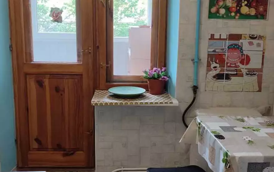 Мирный квартал, 15