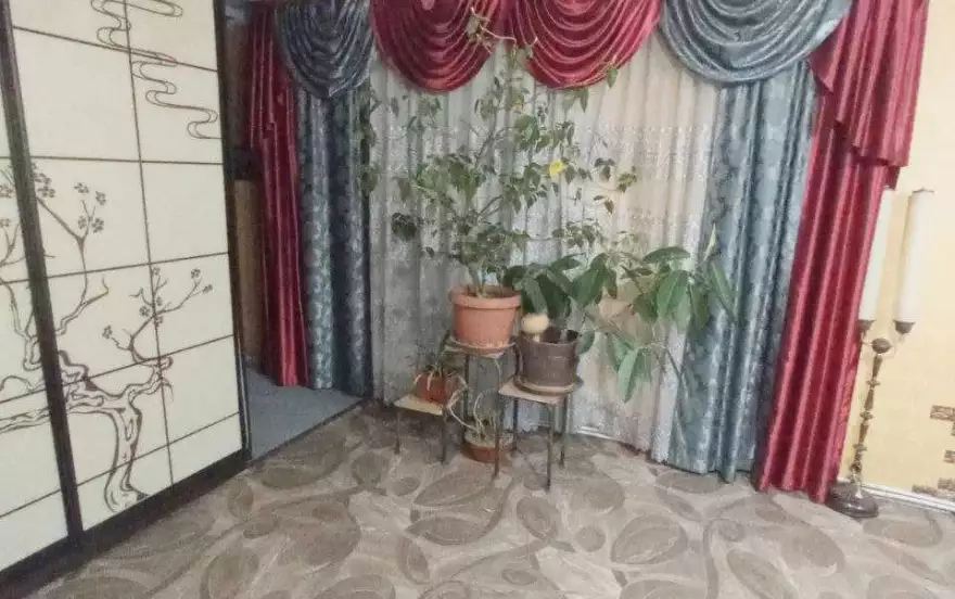 Парашютная улица, 45