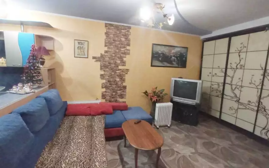Парашютная улица, 45