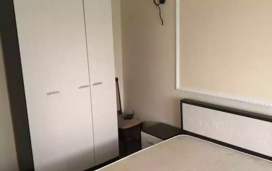 площадь Героев Великой Отечественной войны, 8