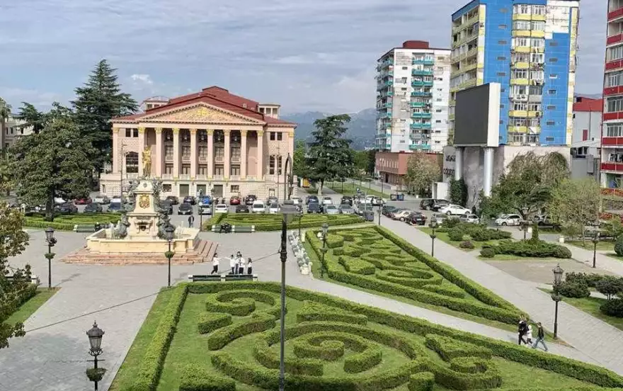 улица Константина Гамсахурдия, 10