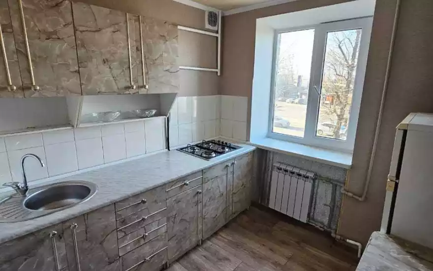 Молодёжный квартал, 4