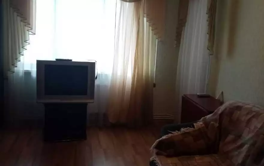 Мирный квартал, 6