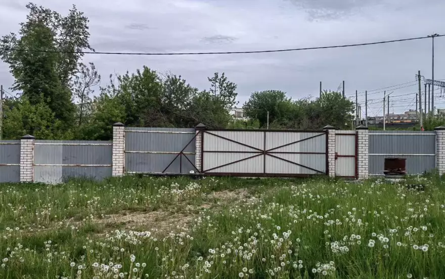 ул Набережная Серовки, 1