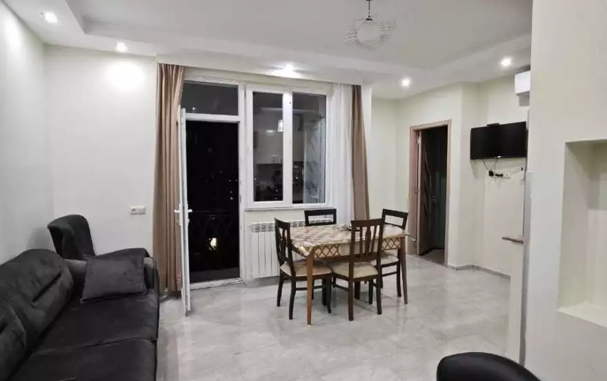 ანგისას ქუჩა 50