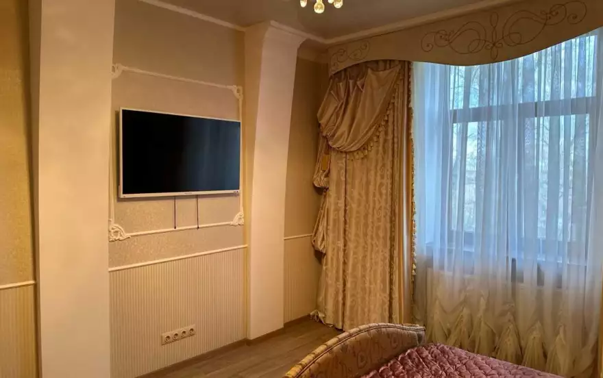 площадь Героев Великой Отечественной войны, 4