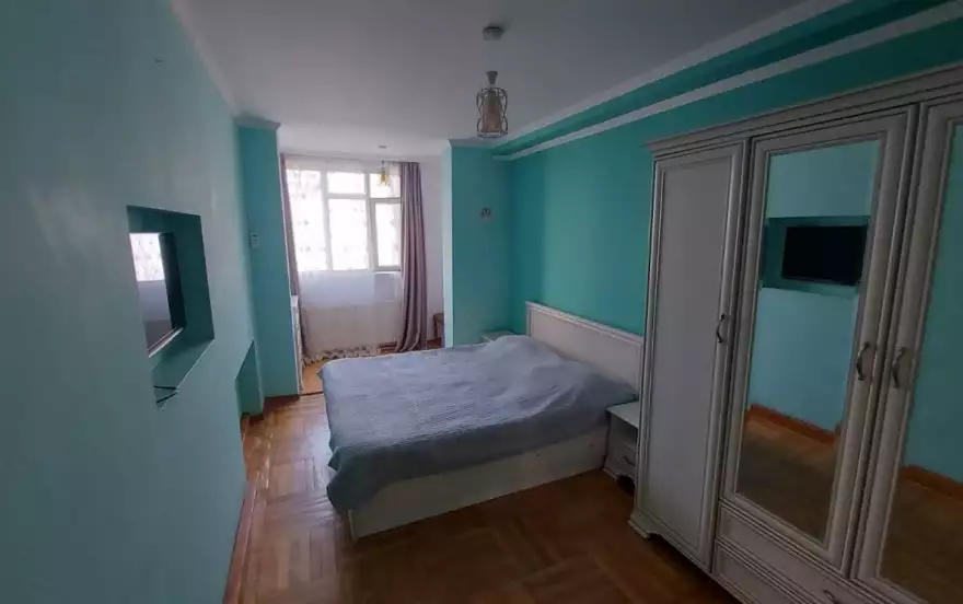 ნიკო ფიროსმანის ქუჩა 9