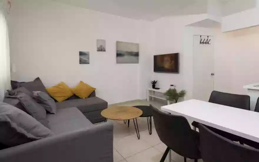 Ха-Яркон, 313