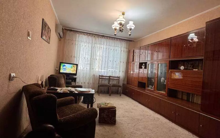 квартал Комарова, 16