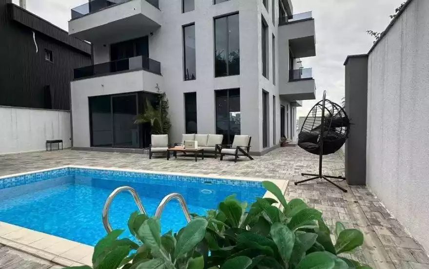 კანდელაკის ქუჩა 1