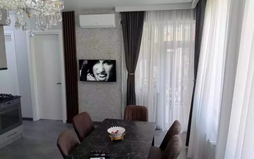 ანგისას ქუჩა 50