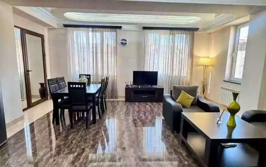 улица Ин Ереванцу, 2