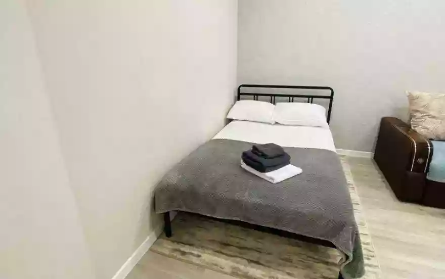 Вокзальная дамба, 12