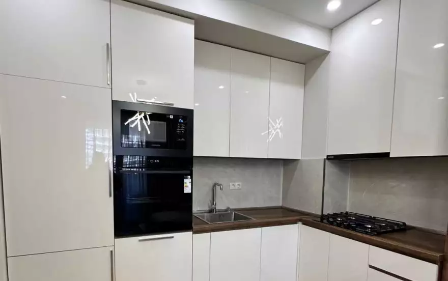 ტბელ აბუსერიძის 21