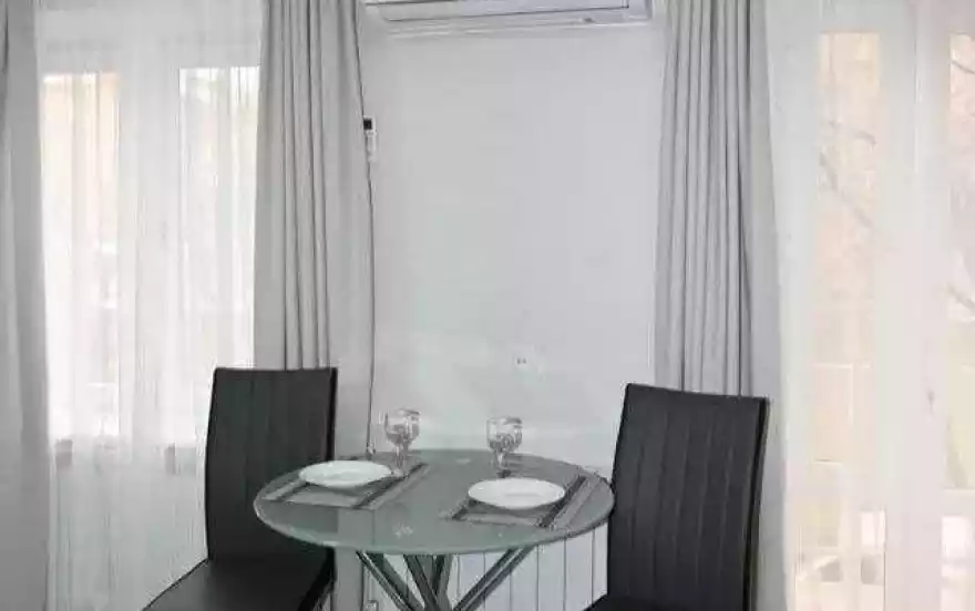 улица Адонца, 10