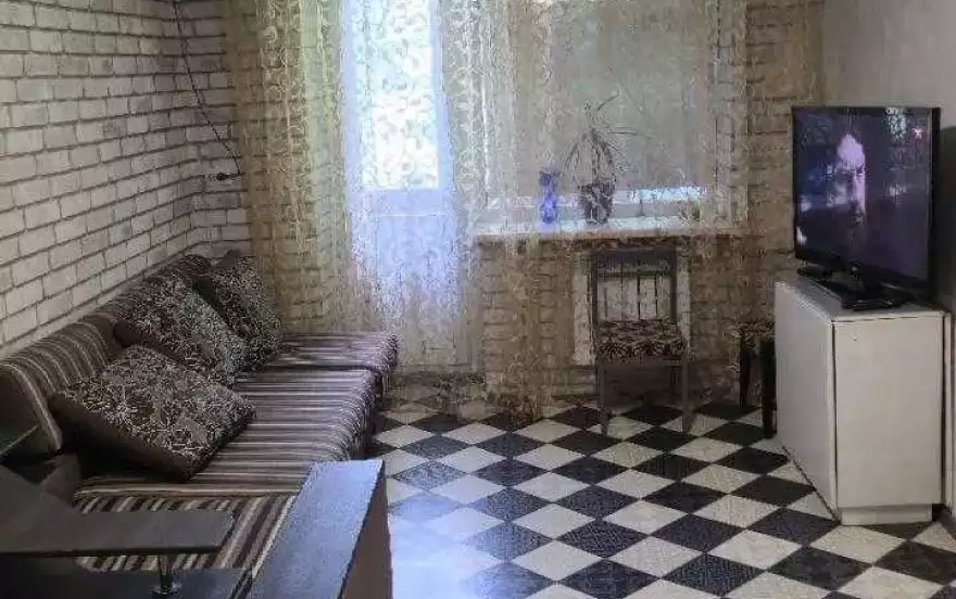 квартал Луганский, 1