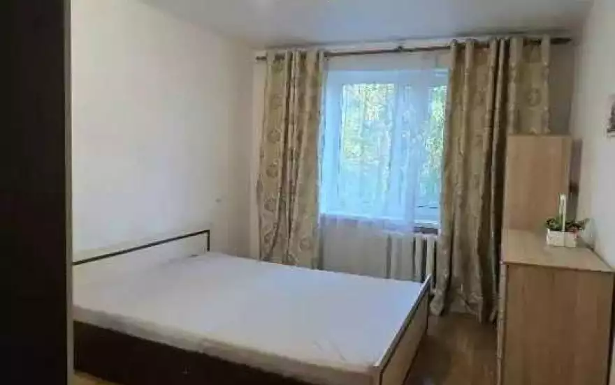 площадь Адмирала Лунина, 11а