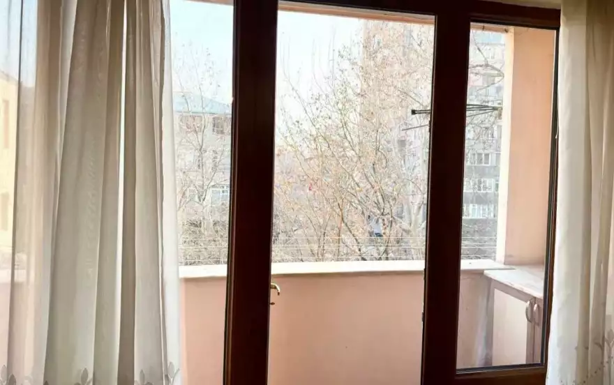 улица Туманяна, 11