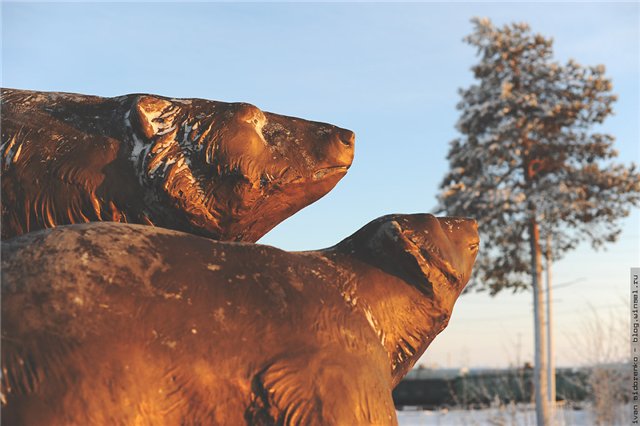 Памятник  белым медведям