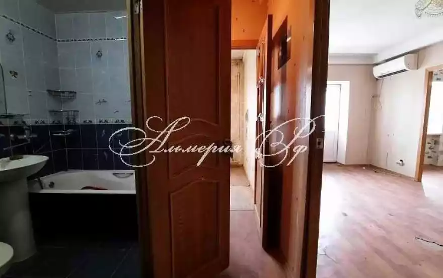 Коммунаров, 33В