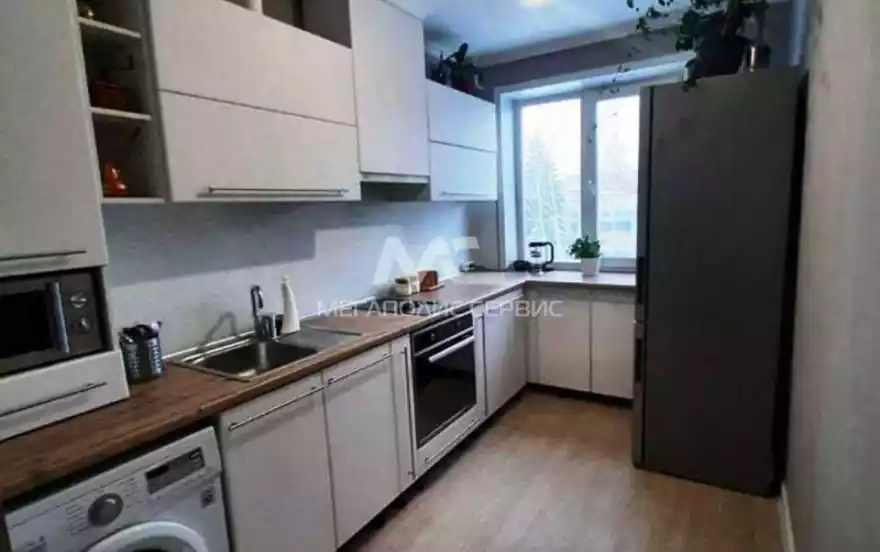 Шахтёров пр-кт, 14