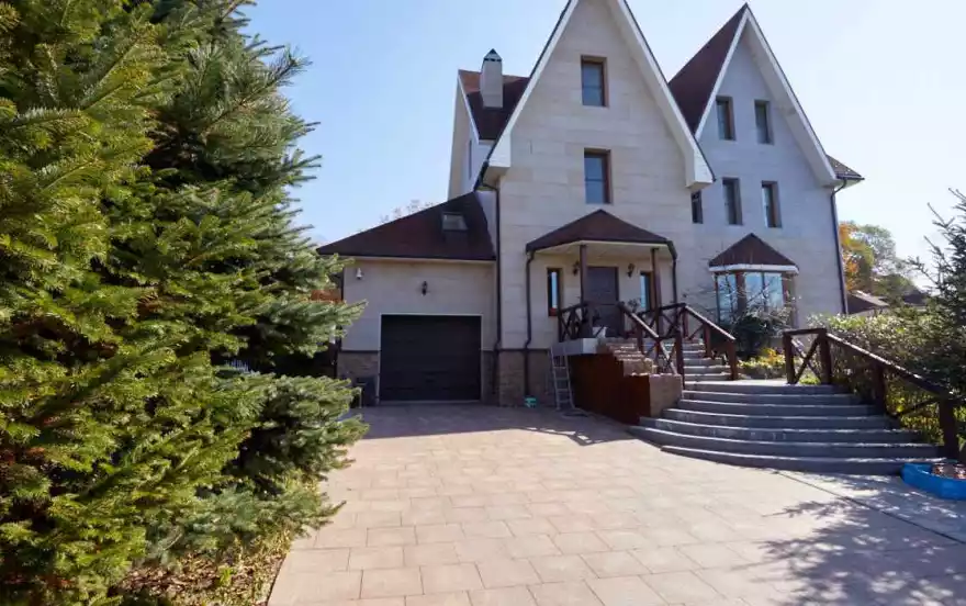 Академика Крушанова улица, 1