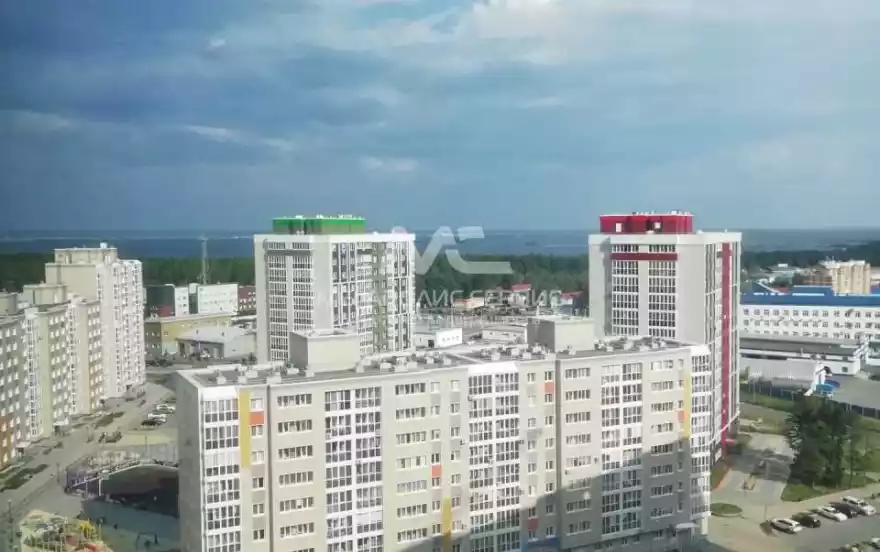 Строителей улица, 100