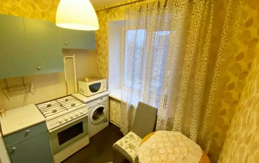 Латышская улица, 7