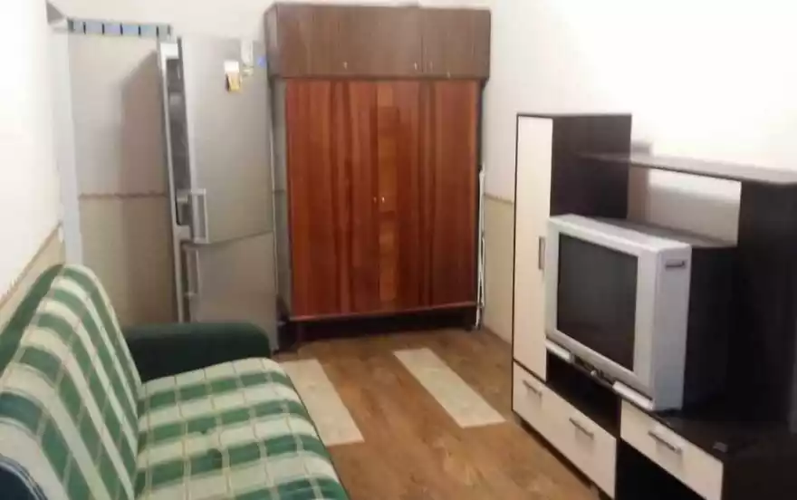 Ленточная улица, 2