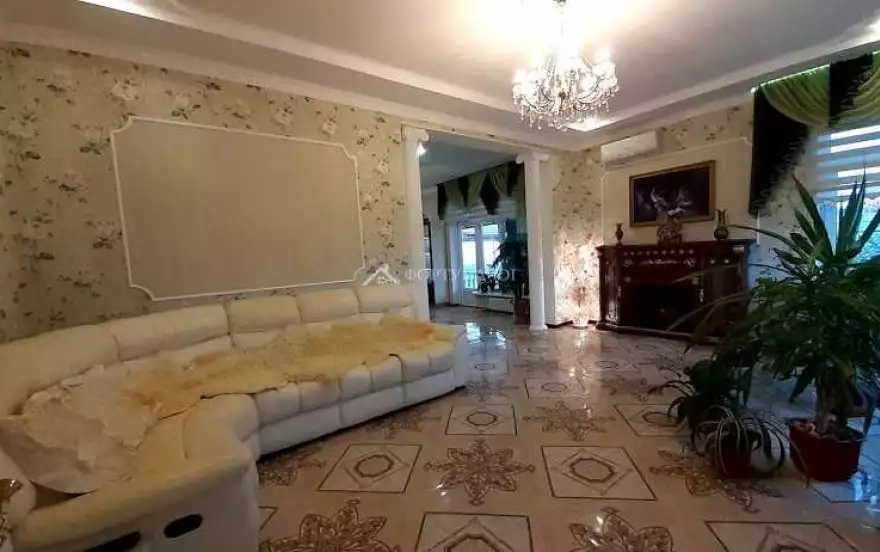 ул Горького