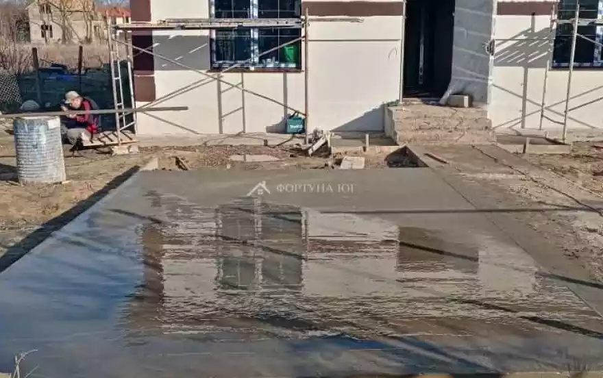 Красный пер