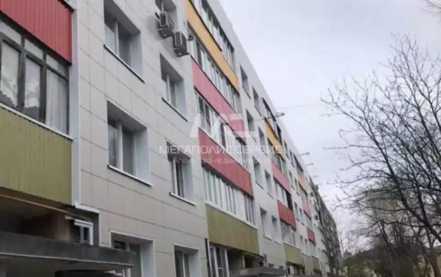 Красная улица, 2