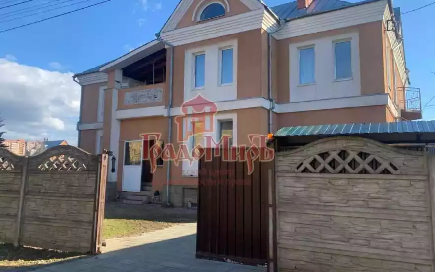 Покровская улица, 1