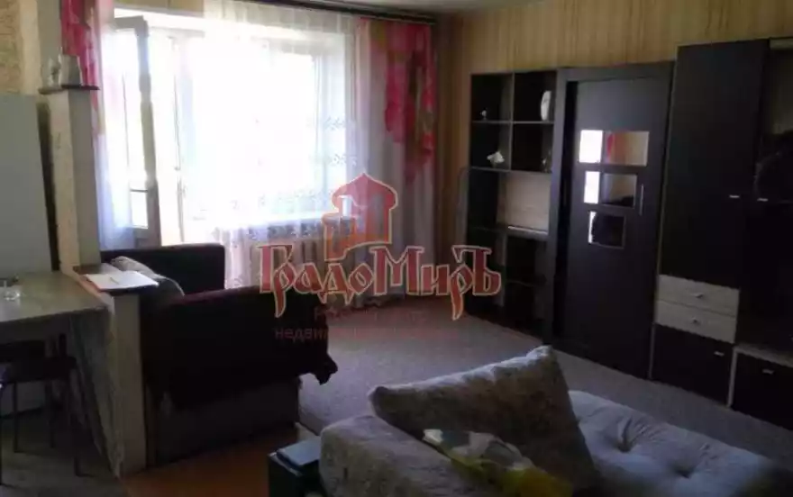 Центральная улица, 1