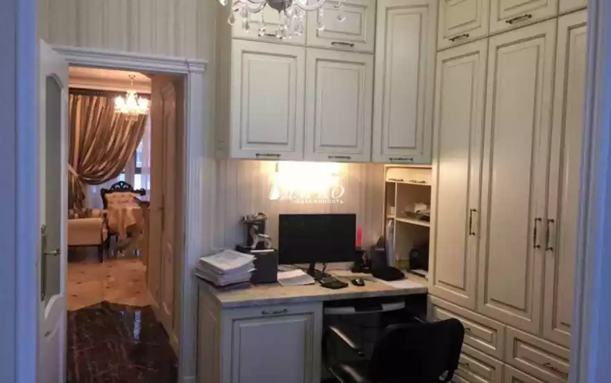 Ленинградская улица, 9/8