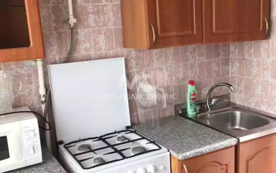 Героев Космоса улица, 42