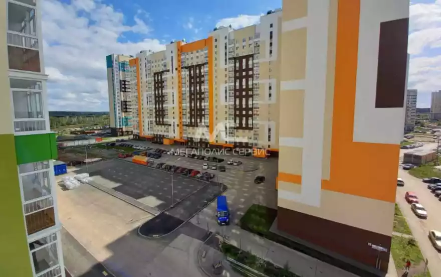 Латвийская улица, 56