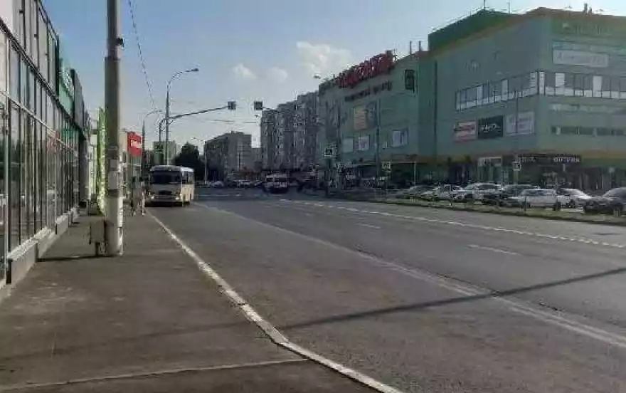 Льва Яшина, 3а