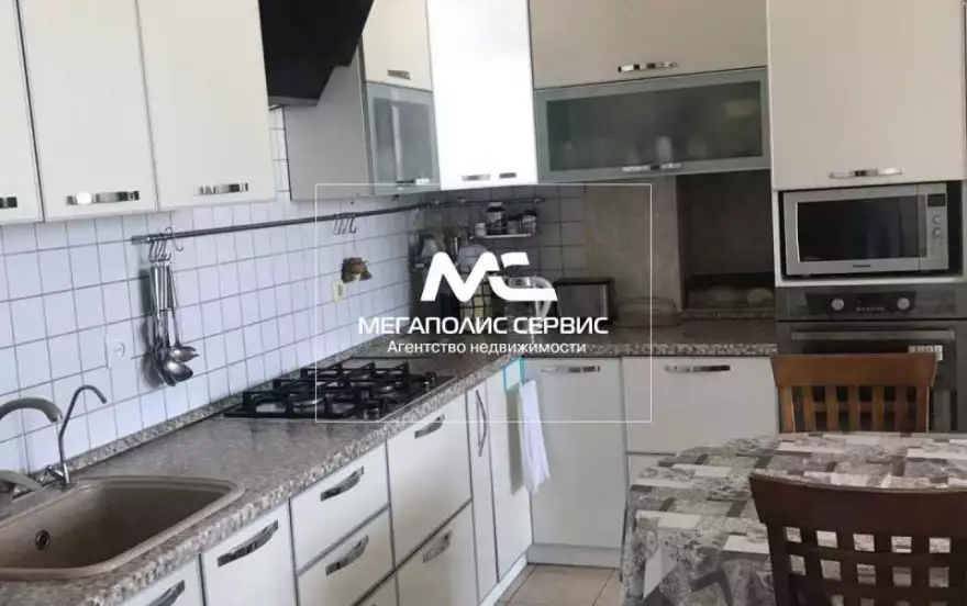 Восстания улица, 60