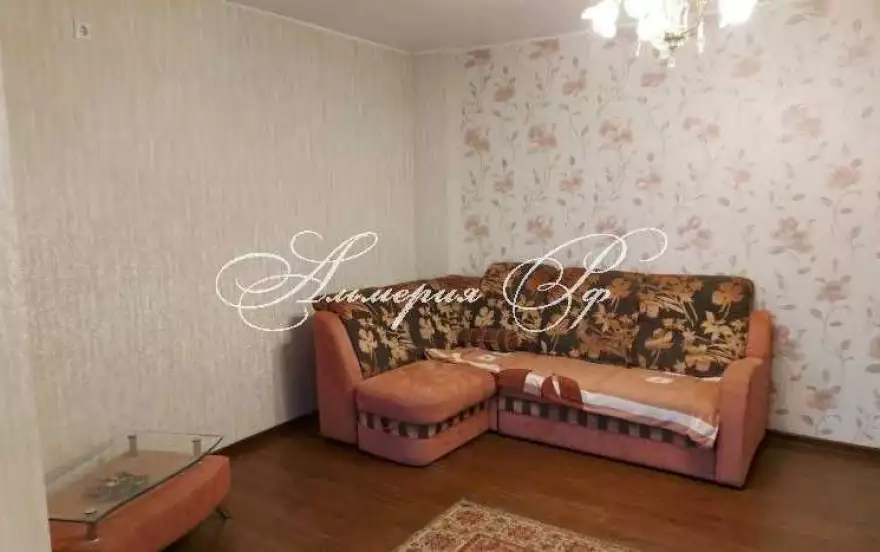 Королева, 9