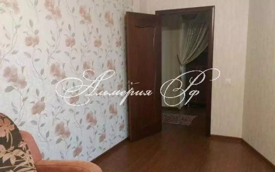 Королева, 9