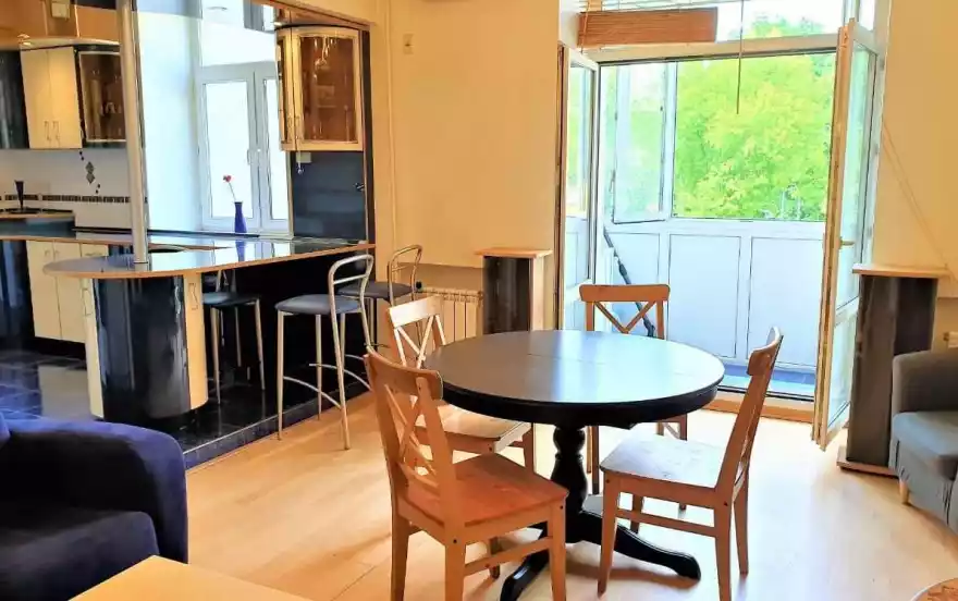 Валовая улица, 8/18