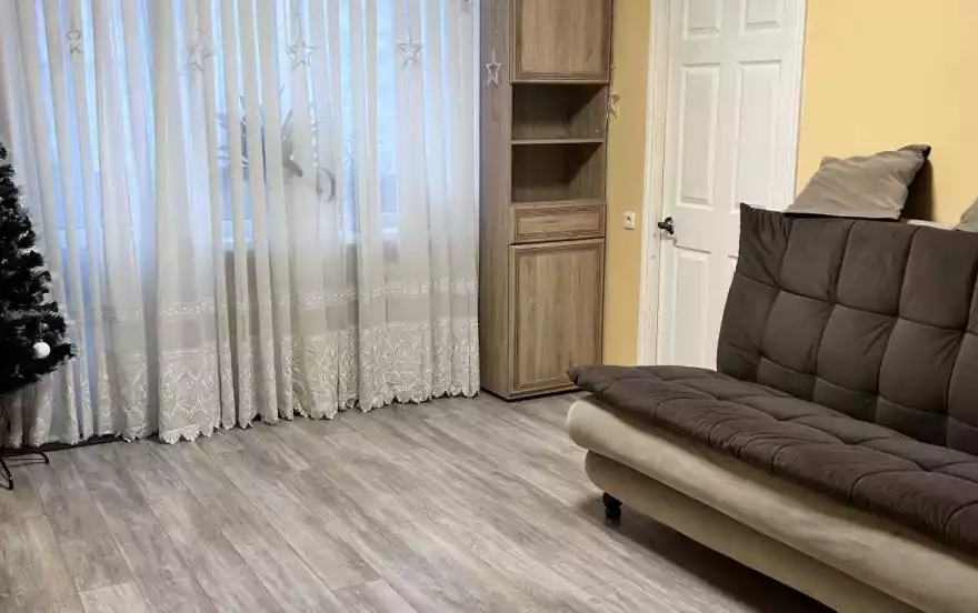 Симферопольская улица, 32