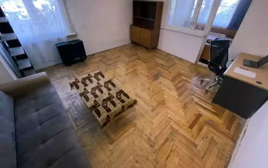 улица Адонца, 1