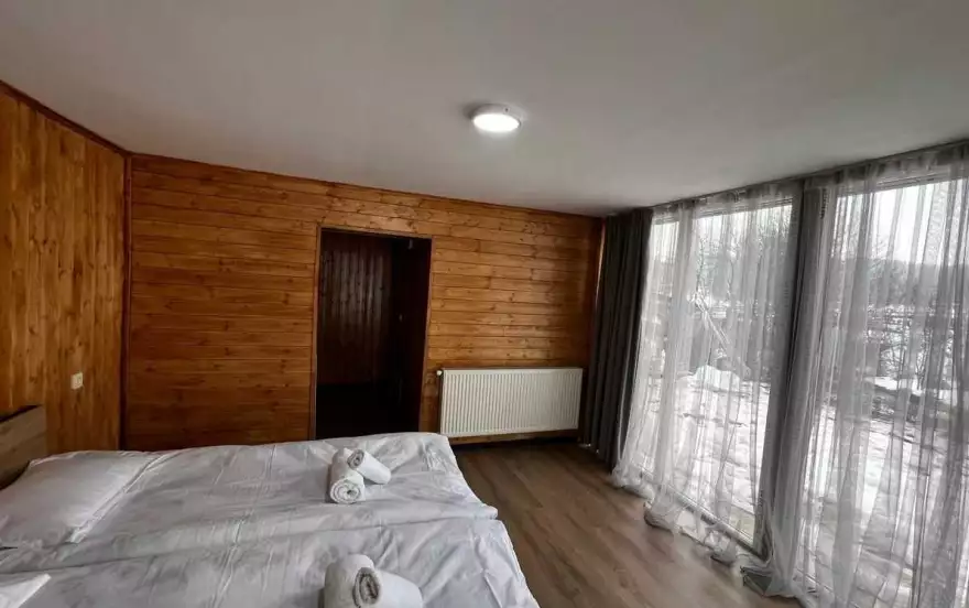 Улица Мераба Костава, 1