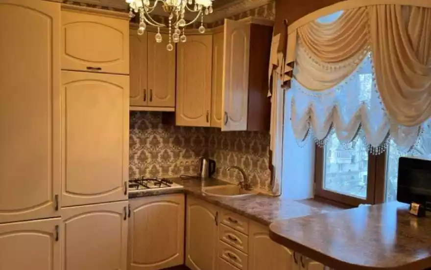 площадь Героев Великой Отечественной войны, 4