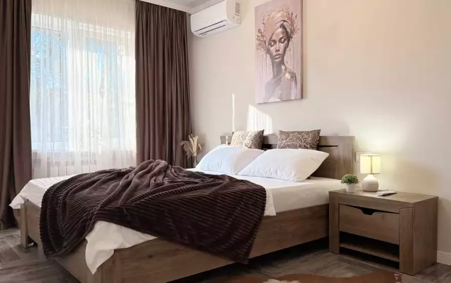 улица Нины Попцовой, 7