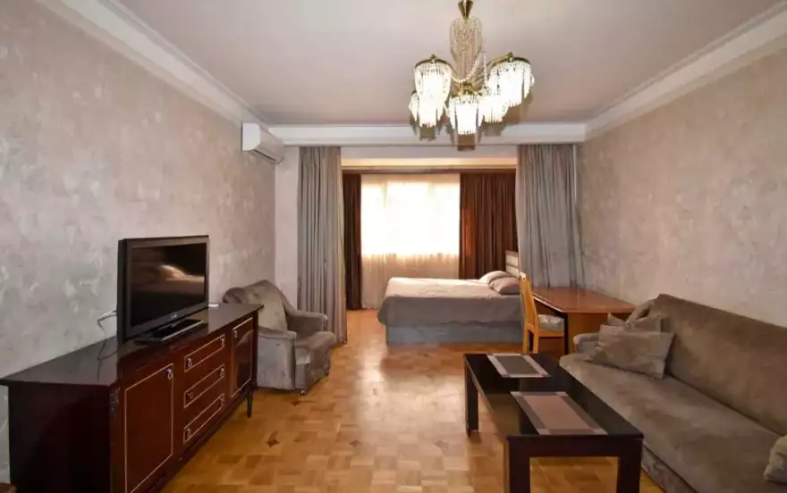 улица Каджазнуни, 8 