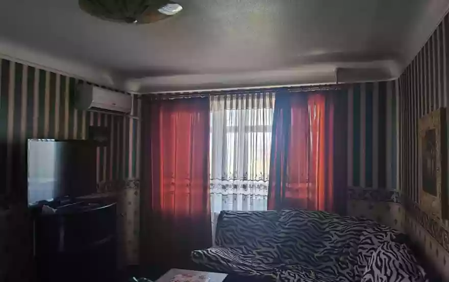 площадь Конституции, 4 