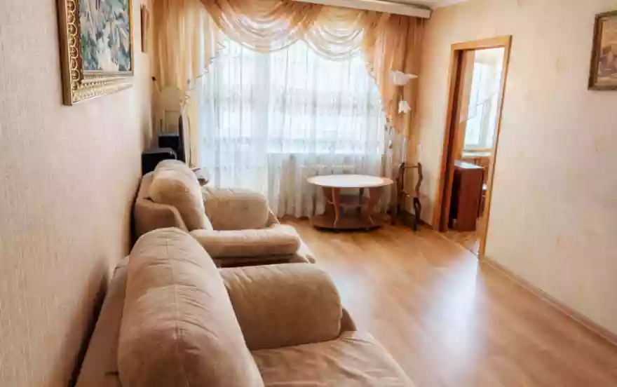 Западная улица, 12